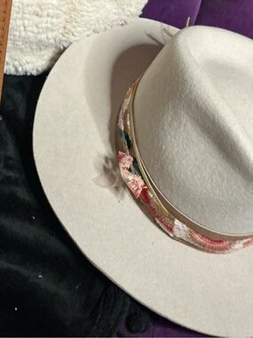GIGI PIP Light Beige Felt hat with  Trim